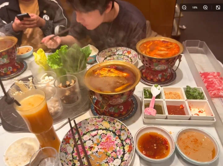 2020LGD再聚首!自由人辅助Mark晒出与老队友Peanut合照